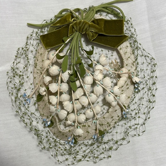 Vintage Lilly of the Valley Ladies Hat 2 Hair Combs Netting, Excellent Condition - Picture 3 of 13